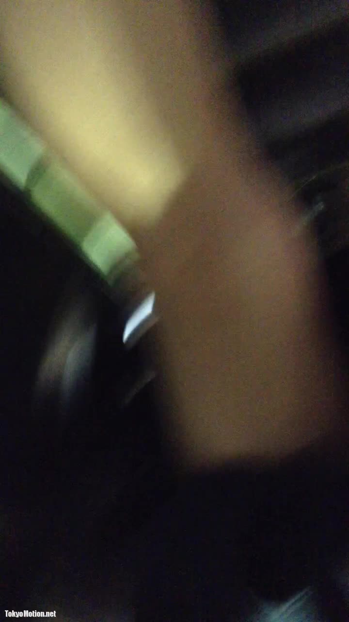 【盗撮動画】「逆さオリ やや尾行」とかいう夜に撮影されたヤバそうなパンチラ動画…