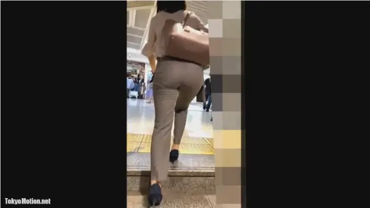 【お尻】駅で見つけたピタパンを履いたOLさんの超美尻を尾行しながら盗撮 | 盗撮動画 | Ansuko.net