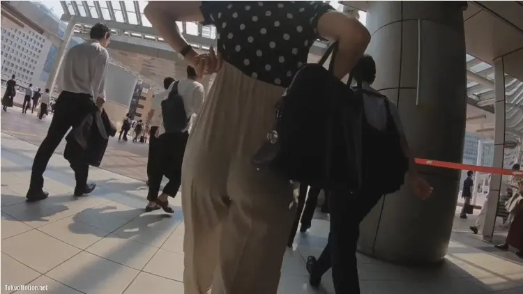 【お尻】街で見つけたお姉さんのエロいお尻を長時間に渡って尾行しながら盗撮 | 盗撮動画 | Ansuko.net