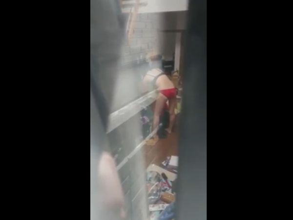 【盗撮動画】即削除!ガチで他人宅の窓から覗き撮り!下着姿のお姉さんの一部終止を視姦堪能!!
