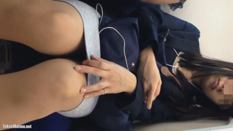 【パンチラ】電車で寝ている綺麗なお姉さんのタイトスカートのVゾーンを近距離で盗撮 | 盗撮動画 | Ansuko.net