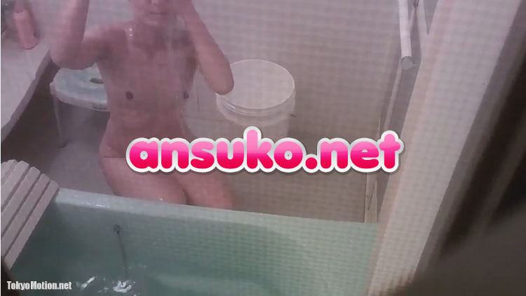 【民家盗撮】お風呂の窓から妖艶でスレンダーな熟女の入浴を盗撮した動画