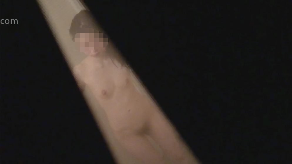 【民家盗撮】お風呂の窓の隙間からお風呂上がりの超可愛い娘のスレンダーな裸体を盗撮 | 盗撮動画 | Ansuko.net 