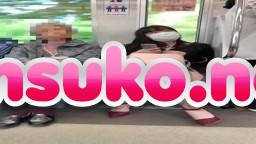 【パンチラ】電車で超ミニスカのお姉さんのムッチムチな生足とパンティーをスマホで盗撮
