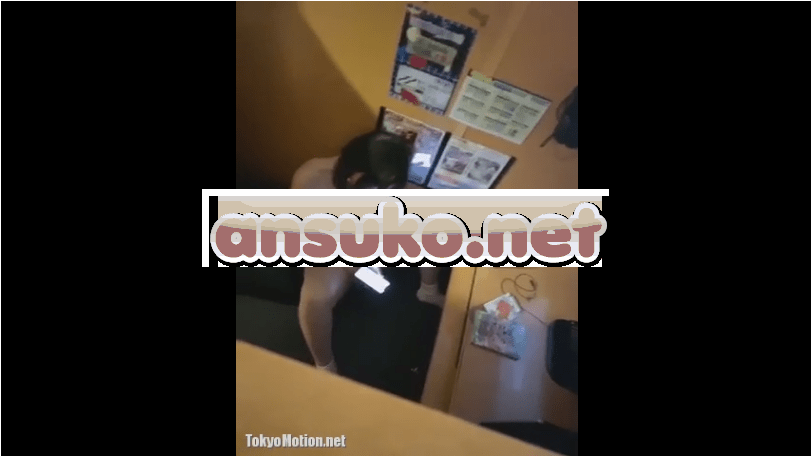 【ネカフェ】くちゅくちゅと音がする隣のブースを覗くと全裸でオナニー中の女子高生が！