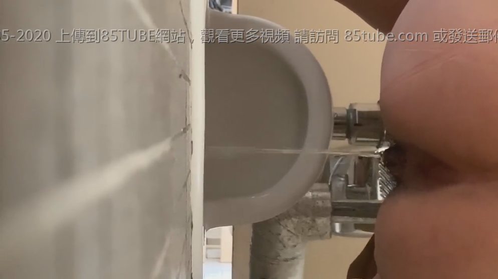 【トイレ】和式トイレの壁の下からおしっこが放出されるところを女盗撮師が盗撮した動画 | 盗撮動画 | Ansuko.net