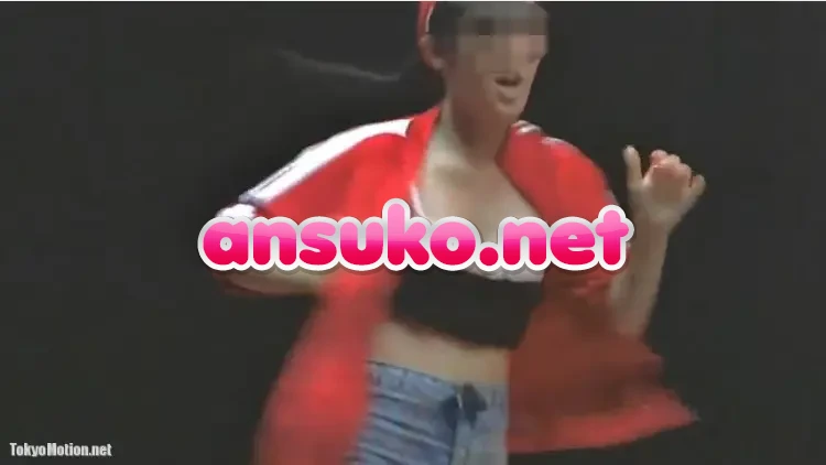 【胸チラ】ダンスコンテストで超可愛い女子高生のチューブトップがずれてブラ丸見え！！