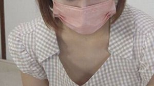 ミニスカとホットパンツとTPO無視なJDの二人乳首拝む百人一首競技かるた胸チラ＆パンチラ盗撮 - エロ漫画の「エロ達」 | 盗撮動画 | Ansuko.net