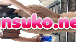 お尻のワレメの食い込み見られるの恥ずかしくて隠す位ならそんな恰好で街歩くんじゃねーよ(#ﾟДﾟ)ｺﾞﾙｧ!! – エロ漫画の「エロ達」