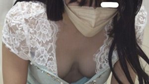 巨峰よりも色濃く巨大な乳首が美味しそうなウェディングブーケ教室胸チラ＆食い込みパンチラ盗撮 - エロ漫画の「エロ達」 | 盗撮動画 | Ansuko.net