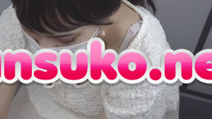 ブラ紐ハミ出ててもおっぱいの谷間にしか目がいかないスライム爆乳胸チラ盗撮 – エロ漫画の「エロ達」