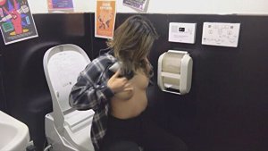 巨乳バンギャが陰部弄るライブハウストイレオナ盗撮 - エロ漫画の「エロ達」 | 盗撮動画 | Ansuko.net