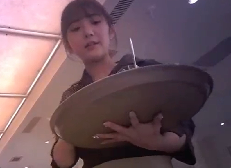 レストランの激カワ店員さんが客にパンツを盗撮されるｗ | 盗撮動画 | Ansuko.net 