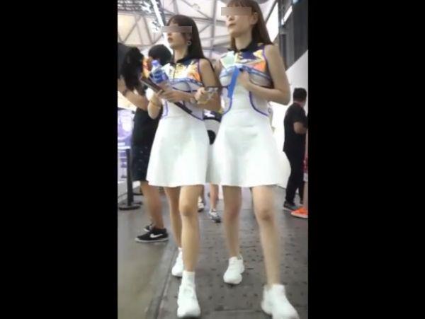 【盗撮動画】アニメフェア会場で美人コンパニオンに付き纏って純白パンティを隠し撮り成功ｗｗｗｗｗｗ | 盗撮動画 | Ansuko.net 