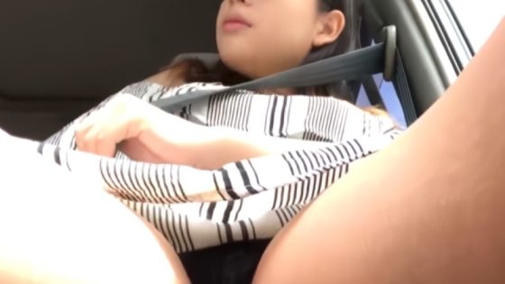 【盗撮動画】「その手があったか!」自家用車に隠しカメラを設置してエグいアングルでパンチラ盗撮