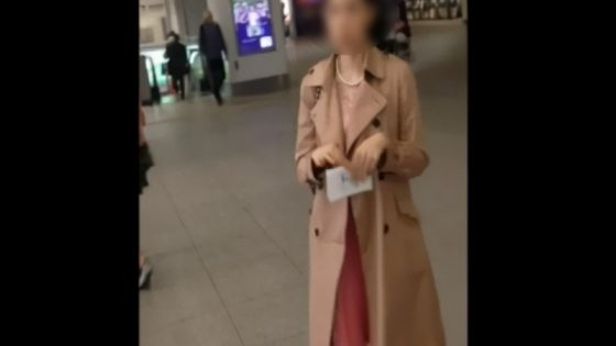 【盗撮動画】パンチラ撮り師「今からこの小柄可愛いOLのスカートをめくり上げます」→ 動画がこちら・・・ | 盗撮動画 | Ansuko.net