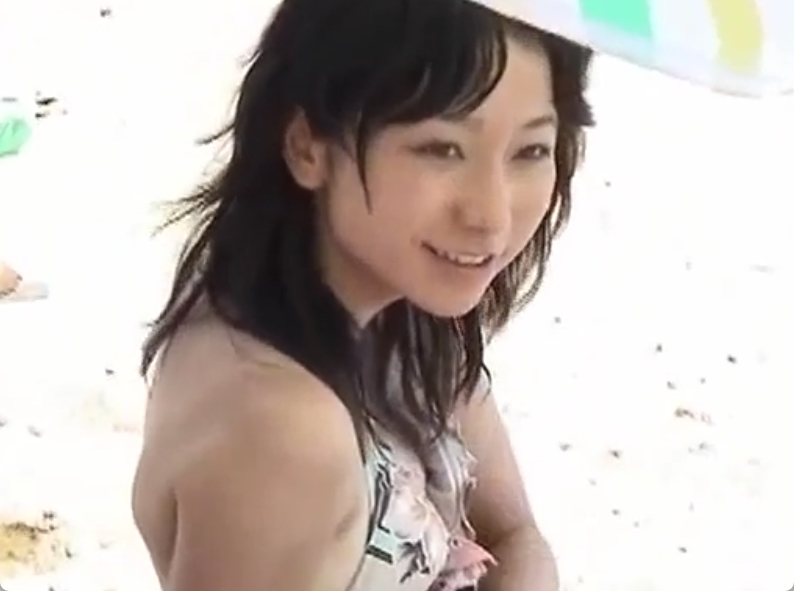 貧乳だと乳首見えやすいよね！美女の胸チラ盗撮映像ですｗ | 盗撮動画 | Ansuko.net