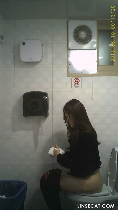 韓国のトイレの隠しカメラ: 韓国のレストランやバーにはさまざまな女性がいます、レストランの女の子はより可愛く、バーの女性はよりセクシーです