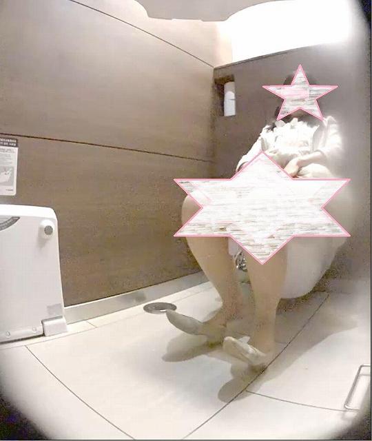 洋式トイレで変態オナニーとパンプスを嗅ぐＯＬ | 盗撮動画 | Ansuko.net