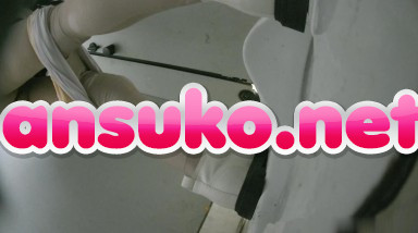 6月最新流出トイレ撮影神がカートン工場女性トイレに潜入パノラマリアショット気質若い女性の金融のお尻はほくろの後ろにある