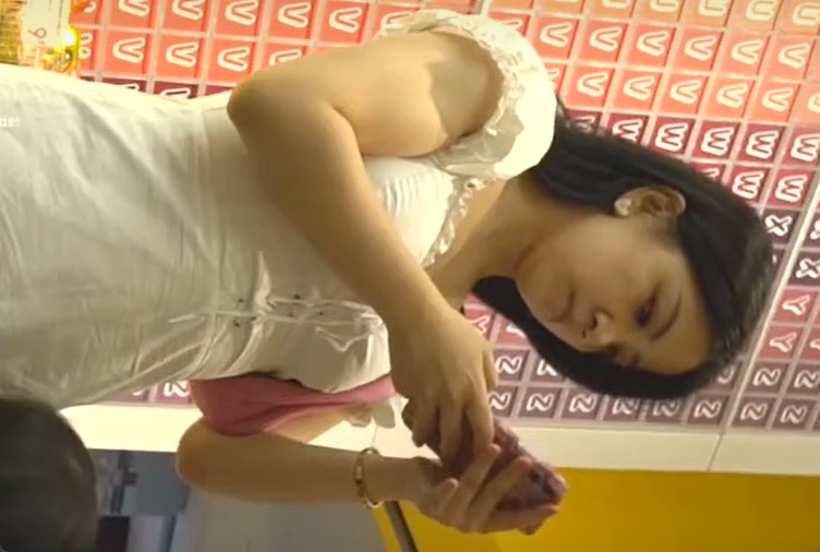 Panty hunting in a department store! After all, upside-down shooting is the best way to go | Voyeur video | Ansuko.net
