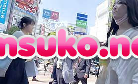 【通スピ＆スロー】小走りで巨乳がゆさゆさ！可愛い着衣巨乳ヤング様が登場！