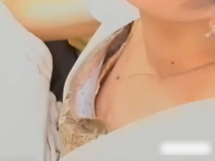 【盗撮】行楽シーズンを家族と楽しむ人妻の胸チラの隙間を隠し撮りして興奮する奴！ | 盗撮動画 | Ansuko.net