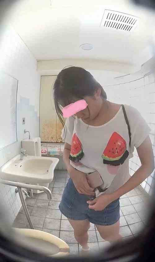 2019海の共同トイレ若い子もお姉さんも