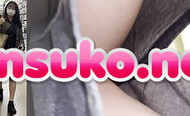 ［逆さ撮りでオカズ2］“被写体3人”20代の女の子たちのスカートの中を盗撮してみよう！ カメラ2台
