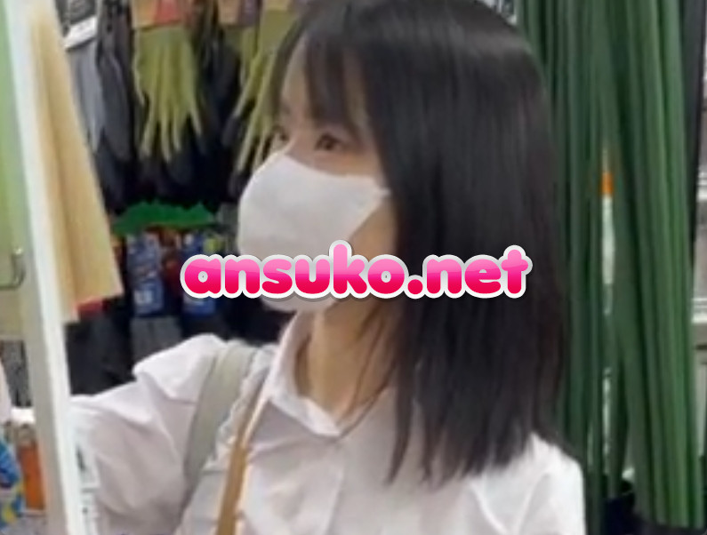 このJKのマンコがいかにグロいかってことがわかる盗撮動画ｗ