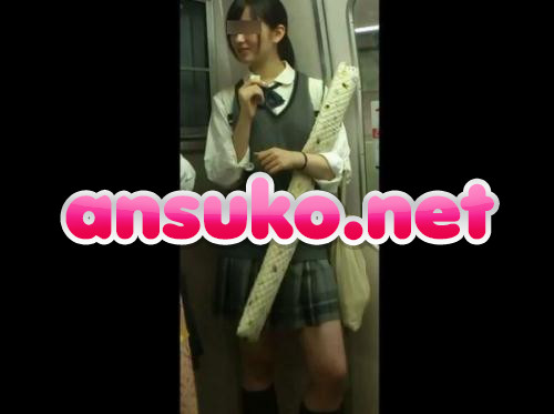 【盗撮】関西某沿線でアイドルより可愛いと噂のハーフ美少女JKの逆さ撮りパンチラがまさかの流出！