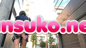 美脚美尻の○Kは無防備見せたがり！街中でスカートめくるし、座ればカメラにTバック見せつけ！_TPC-063 – エロ漫画の「エロ達」