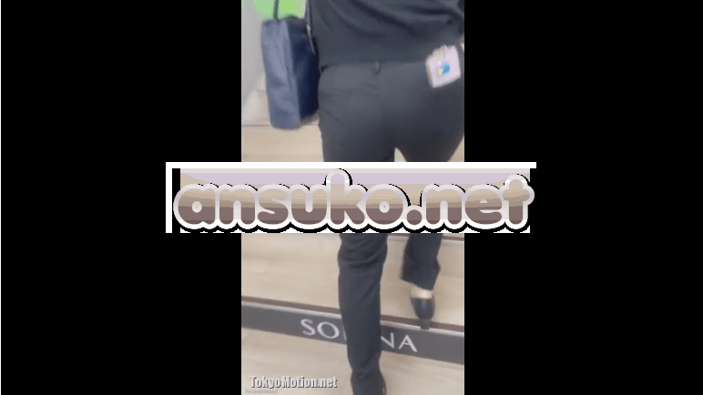 【お尻】階段を登る女性のパンツスーツのお尻をスマホで尾行盗撮