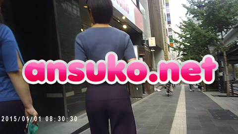 超ハイスペックショートカット清楚系スタイル抜群美女がプリ乳と紐Ｔピタパンライン見せてプリ尻を強調させて歩いてるよ