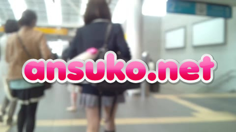 めくってしまうほどムラムラする制服Kちゃん達パンチラ