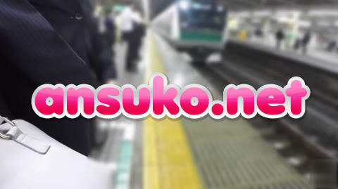 電車でリアル痴漢32 乳首も生マンも触られちゃう美人OLさん