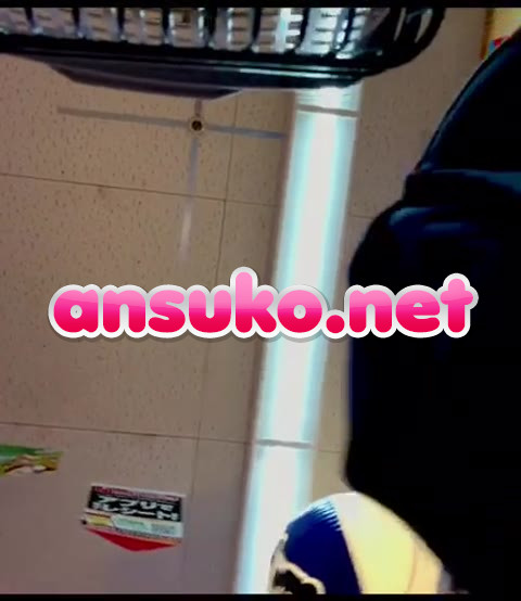 完全オリジナル素人逆さ撮り！生パンティーの綺麗め人妻OLさん達に特攻しました！62号機(スマホ撮り)