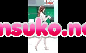 【半ケツ状態のショートパンツを履いているお姉さんを盗撮！！】