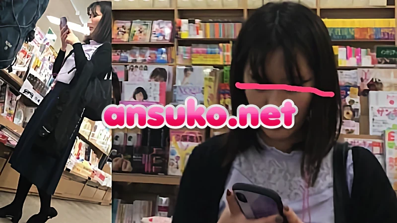 【スマホで逆さ撮り28】仕事帰りのOL 完全防備の隙を突いて盗撮 黒ストロングスカート 【素人盗撮】 [186MB]