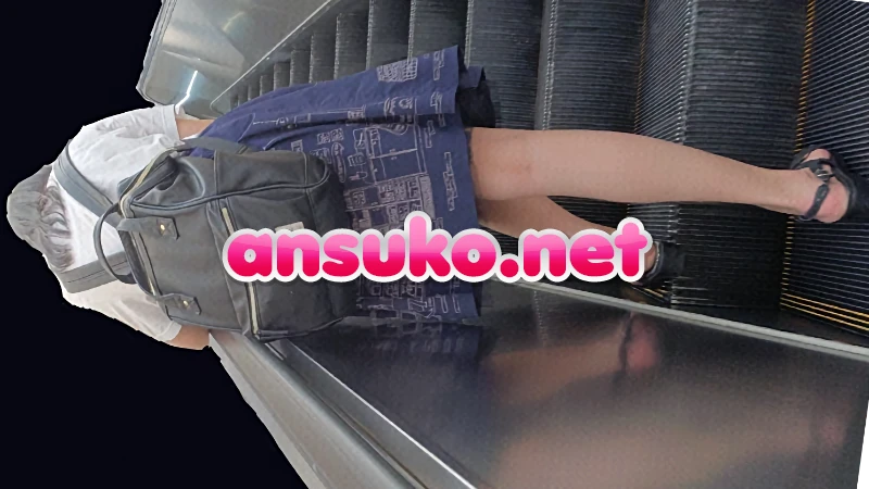 けしからん、エスカレーターで盗撮を警戒して最後尾に乗るような娘には悪戯part.43【PC用・縦動画】《一般編・part.4》 [1.4GB]