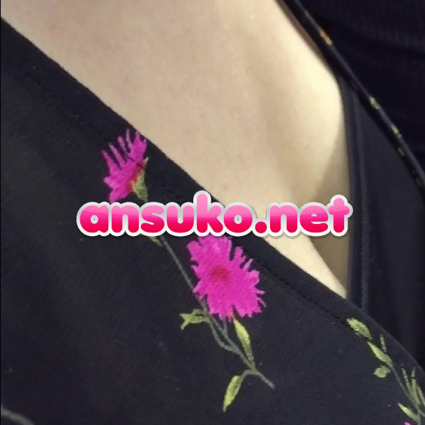 巨乳OLさんの谷間