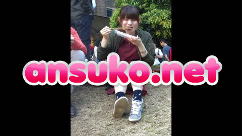 絶世の美女。女子大生お座りパンチラ観察