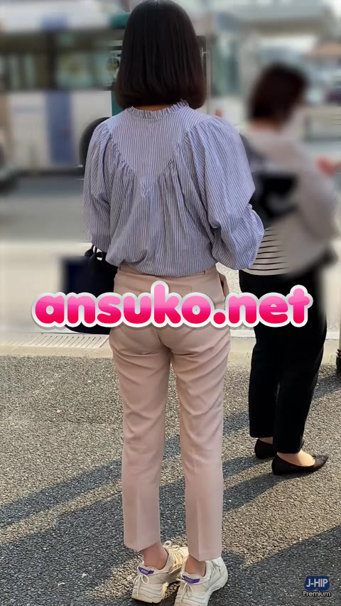 ピチピチピタパンヒップ209_極エロ！！さらに半端ない食い込みが眩しいバス待ちお姉様！！！