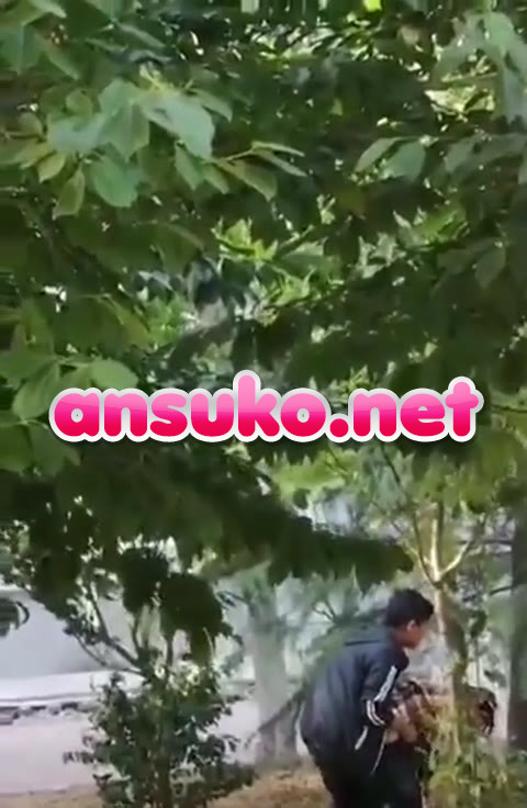 若い中華カップルが野外ハメ