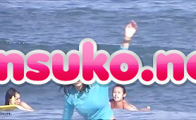 水着から出てしまった胸チラ