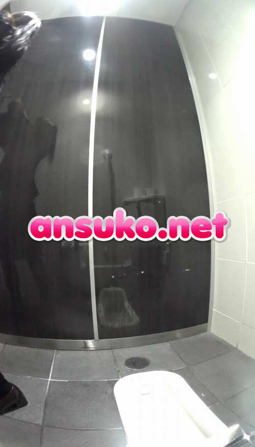 VIPな女子トイレ番外編3 精液がドロォ～っとハプニング
