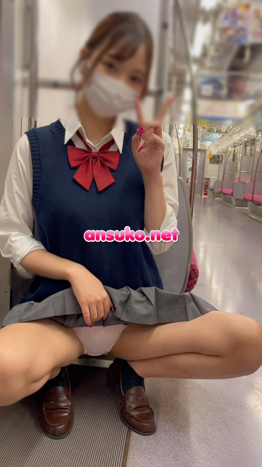 JK盗撮日記195　大人気のあの娘が 制服姿で登場！今季1番のオススメ！！モデル級の激カワ美脚JKを電車内で盗撮【※23分超撮影】