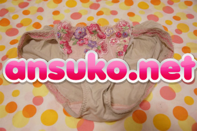 ９まいめ　シミあり[ おきにいりのパンティ]ゆぅなのたんすから…♪　クタクタのぱんてぃぴんくいろ♪