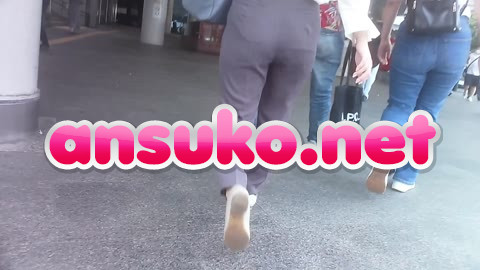 ぱつぱつスラックス4＊美人OLのさり気ないエロ尻