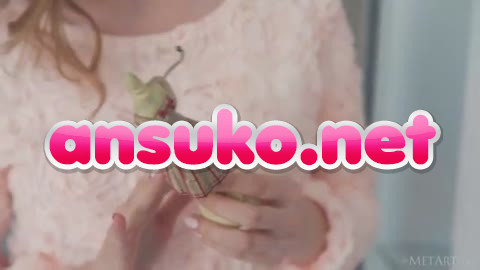 ♡こんな美少女が!!【222】綺麗な海外お姉さん可愛い服を徐々に脱いで大きな美乳とパイパン丸出し
